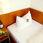 Ξενοδοχείο Wohngut 4*
